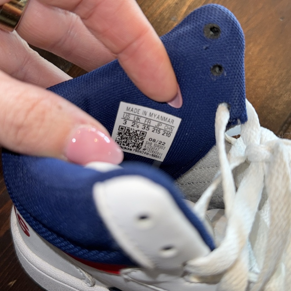 Kids Adidas high top sneakers - Picture 3 of 3